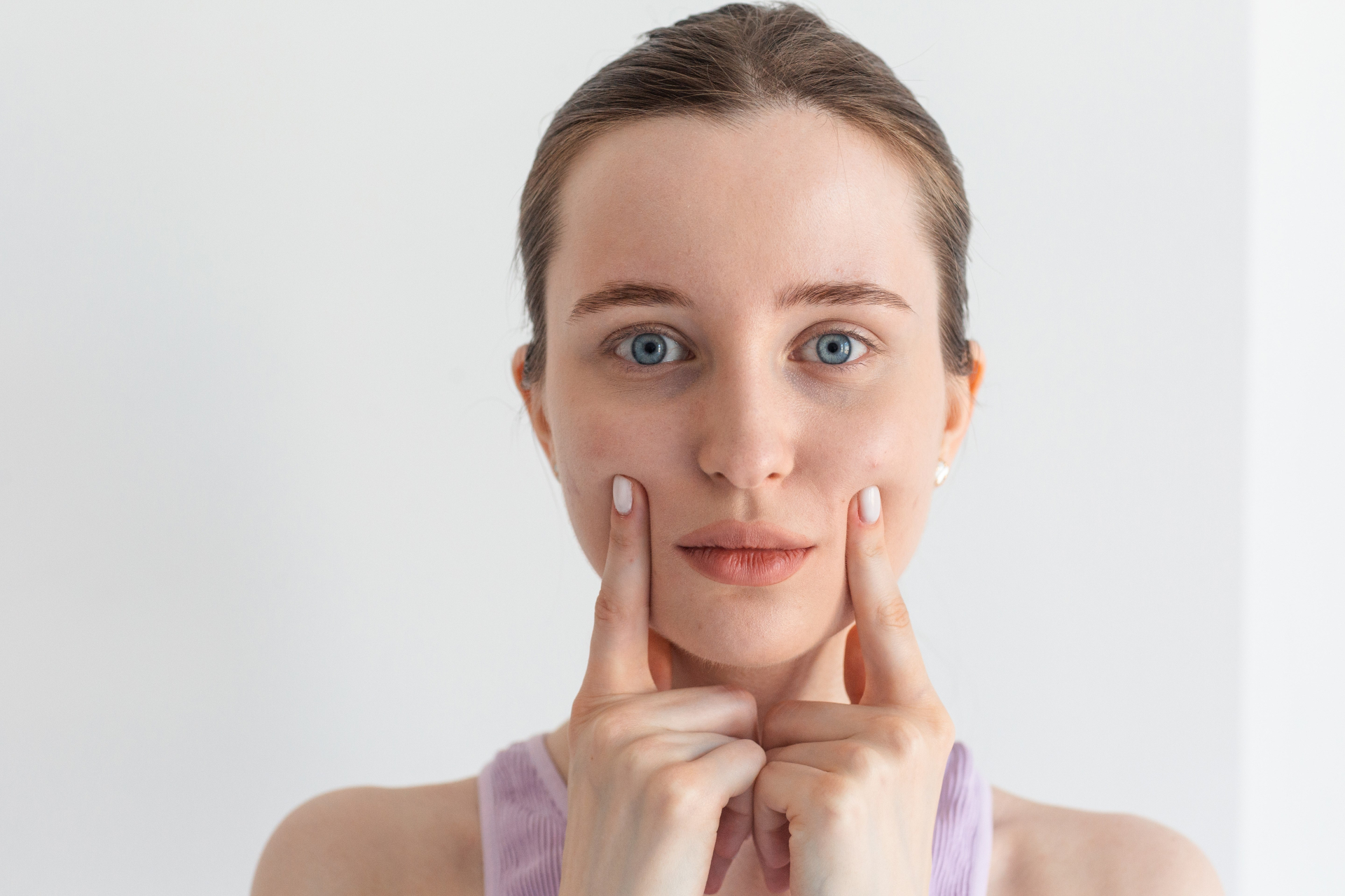 口の中から」ほうれい線を予防するケア方法について